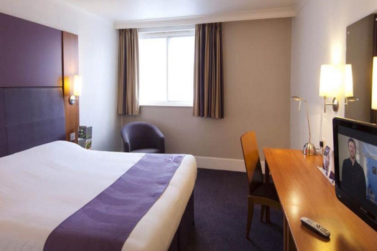 Premier Inn Lymington Extérieur photo